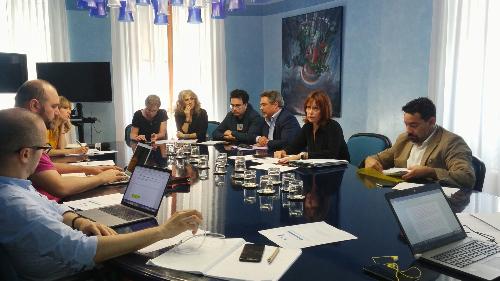 La conferenza stampa dell'assessore Rosolen sul mercato e le politiche del lavoro, tenutasi nella Sala Azzurra del Consiglio regionale 